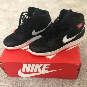 Nike Air Jordan 1 Women’s Black & pink